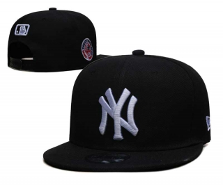 MLB New York Yankees New Era Black Logo Patch 9FIFTY Snapback Hat 6045